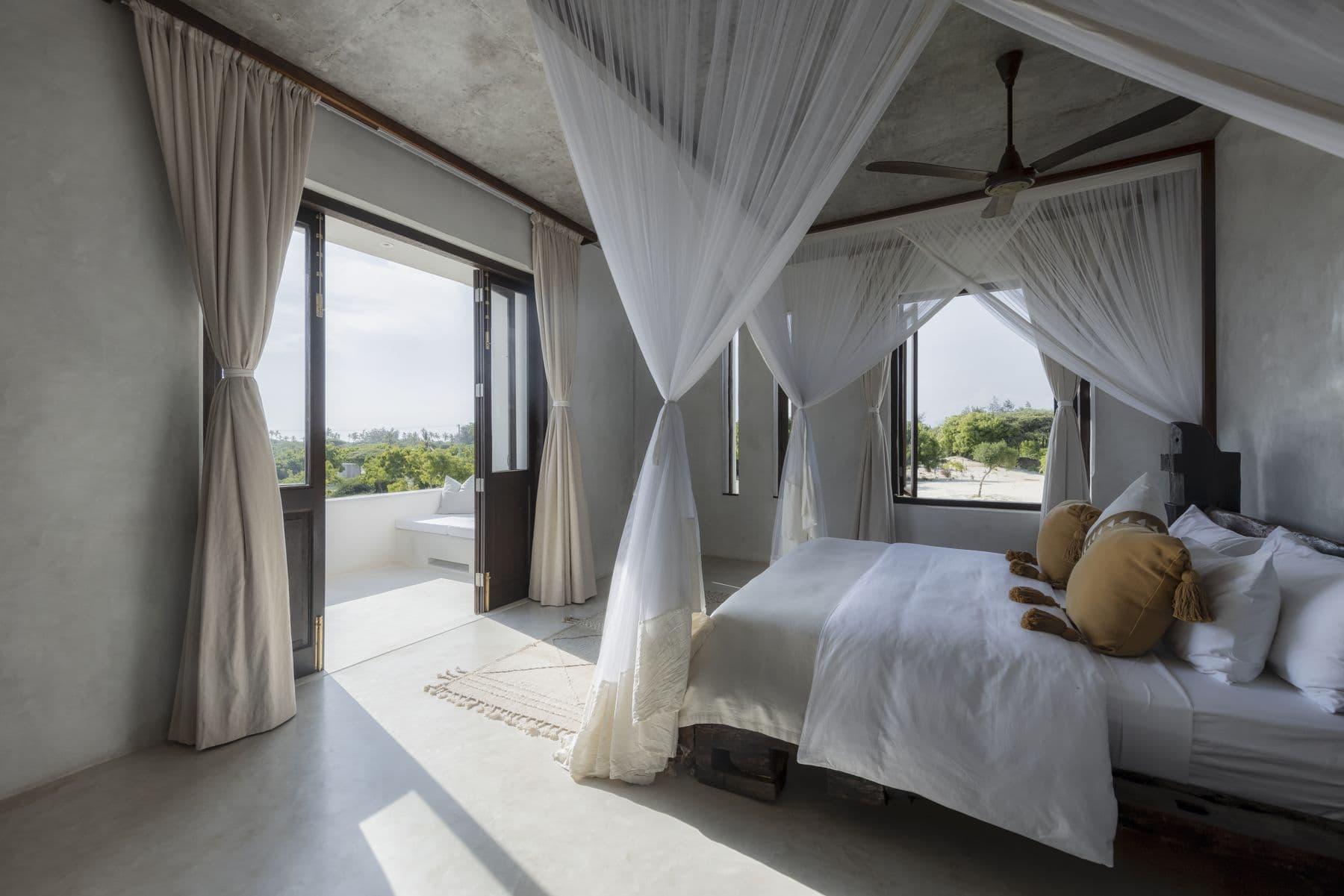 Third dune-facing guest room